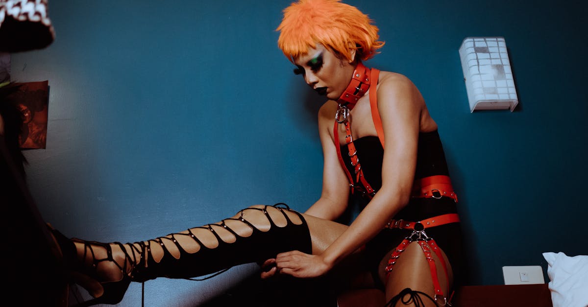 découvrez l'univers fascinant du bdsm, ses pratiques variées, ses règles de sécurité et ses aspects relationnels. plongez dans une exploration artistique et sensuelle où le consentement et la communication sont au cœur des expériences. que vous soyez novice ou expérimenté, trouvez des conseils et des témoignages pour enrichir votre compréhension et votre pratique du bdsm.