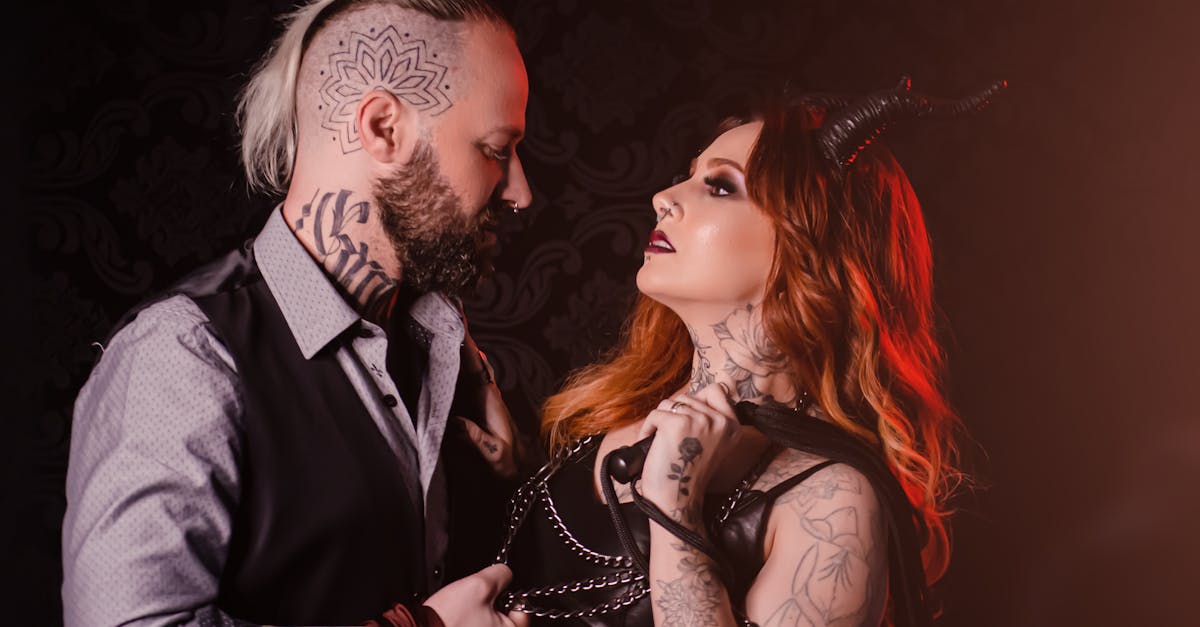 découvrez le bdsm : pratiques, consentement, sécurité et conseils pour explorer ce mode de vie érotique dans le respect et la confiance mutuelle.