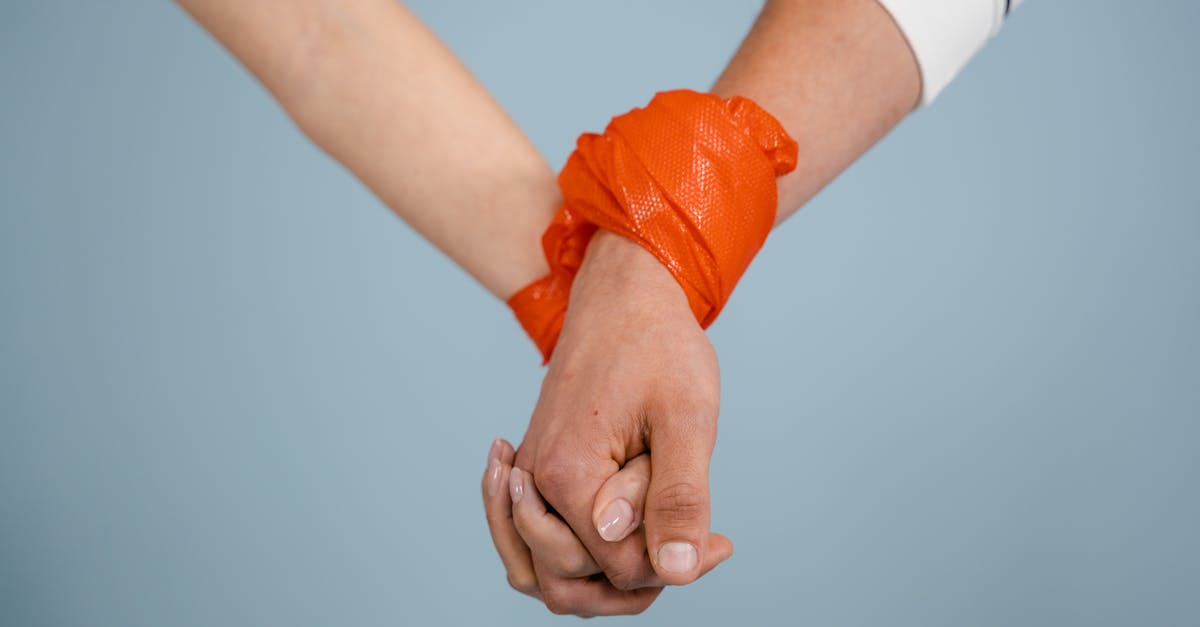 découvrez le bondage, une pratique érotique axée sur le jeu de contraintes et de soumission consentie. apprenez-en plus sur ses techniques, ses règles de sécurité et ses bienfaits pour explorer votre sensualité en toute confiance.